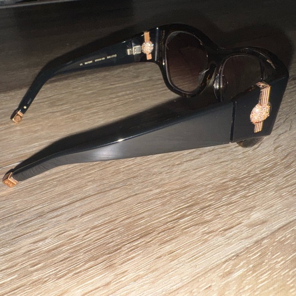 Elegant Black Sunglasses main image 7